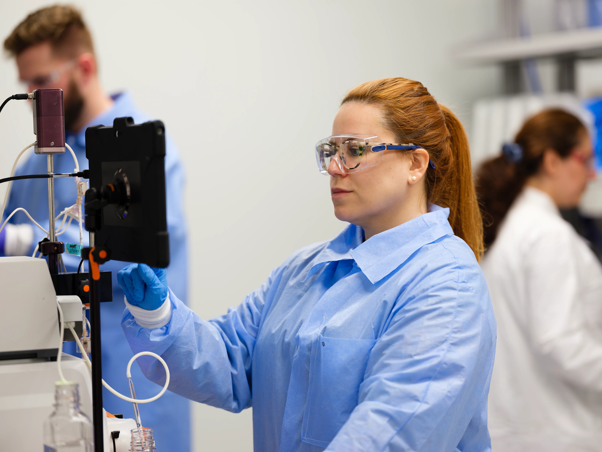 Cell and gene therapy scientist working on scale up manufacturing, scaling up production processes in cell and gene therapy development.