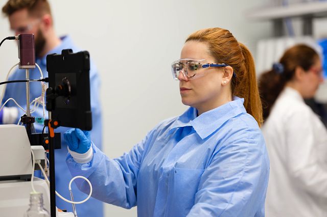 Cell and gene therapy scientist working on scale up manufacturing, scaling up production processes in cell and gene therapy development.