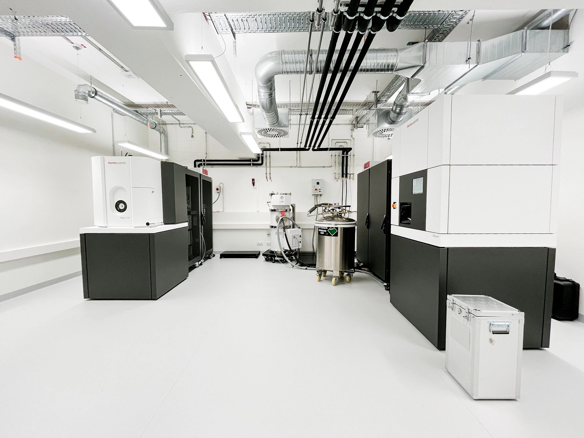 ATEM Cryo-EM clean room.