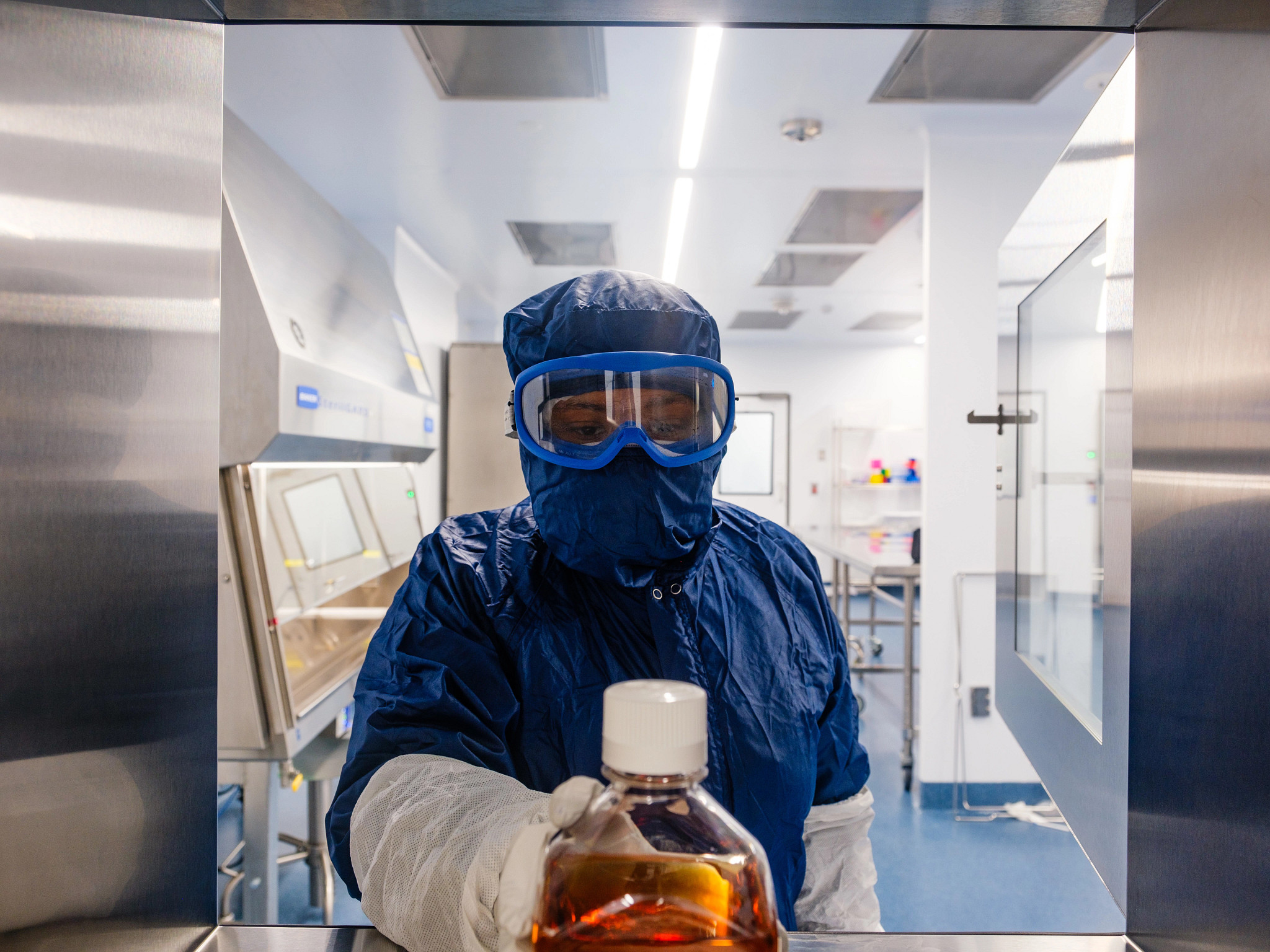 Scientist working on cell and gene-modified cell therapies that meet global regulatory compliance standards at the Memphis CDMO site