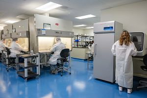 Charles River CDMO scientists manufacturing cell and gene therapies using therapy technologies