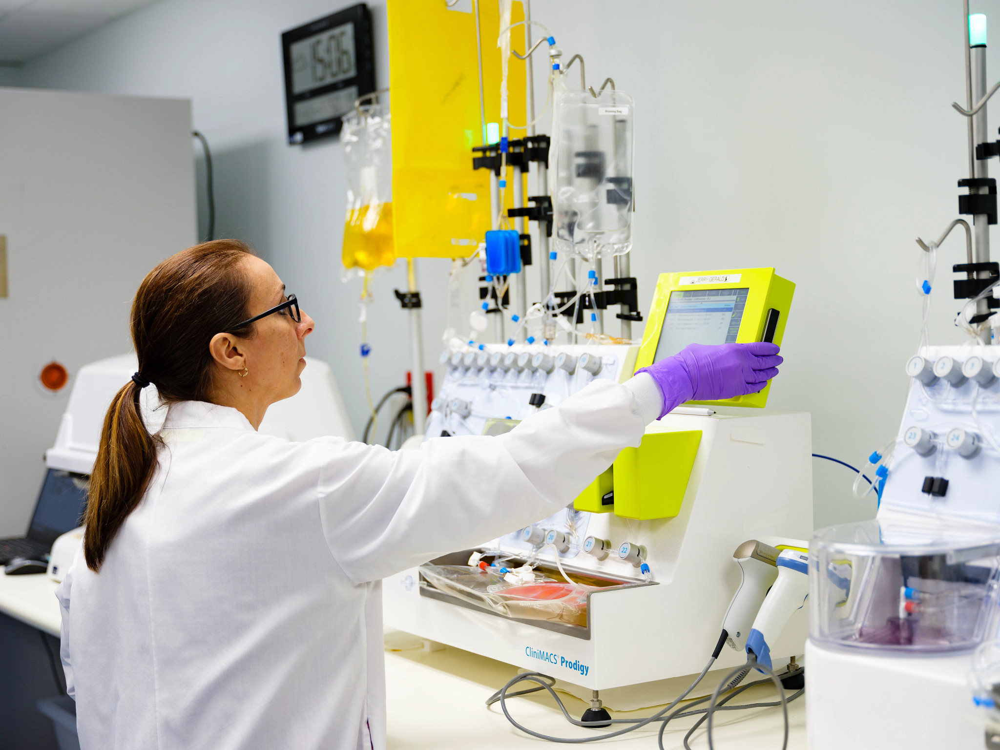 Charles River scientist working on a cell therapy platform
