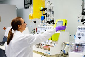 Charles River scientist working on a cell therapy platform