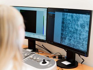Scientist conducting cryogenic electron microscopy (cryo-EM) services at the ATEM facility.