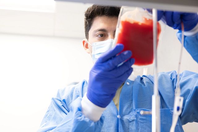 male technician handling a leukopak
