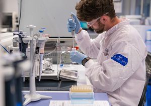 Charles River Quality Control Scientist working in a laboratory at its CDMO Center of Excellence specializing in supercoiled and linearized plasmid DNA.