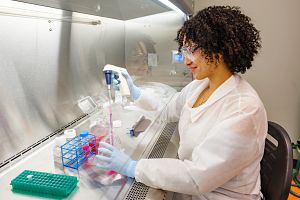 Scientist in a lab conducting gene therapy products and viral vector manufacturing to empower your gene therapy research and ignite the path to development breakthroughs.