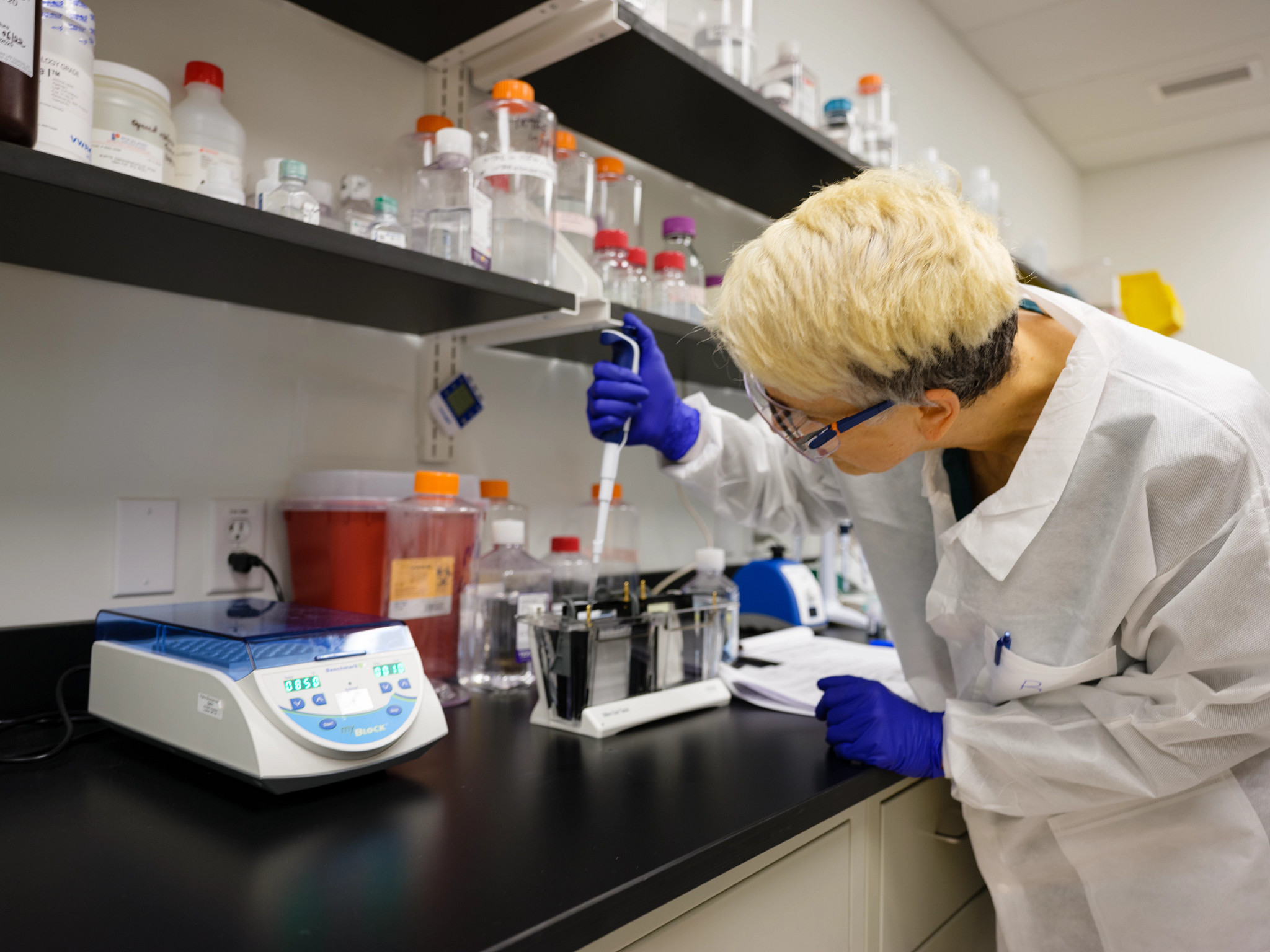 cell and gene therapy scale up manufacturing in the lab