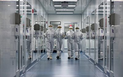 Scientists in full PPE at the Memphis facility.
