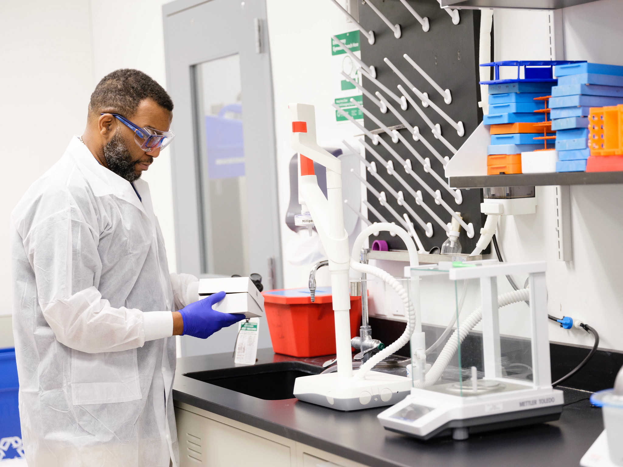 cell and gene therapy scale up manufacturing in the lab