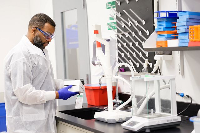 cell and gene therapy scale up manufacturing in the lab